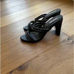 KAANAS black heels. BRAND NEW. NEVER WORN